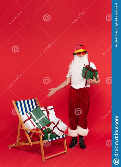 Santa Claus En Lunettes De Soleil Et Panama Photo stock Image du saison présente