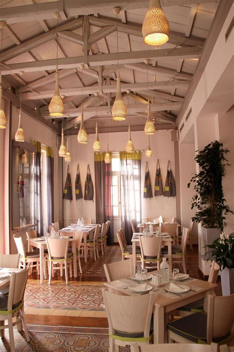 5,000 brands of furniture, lighting, cookware, and more. High ceiling | Высокие потолки, Потолки