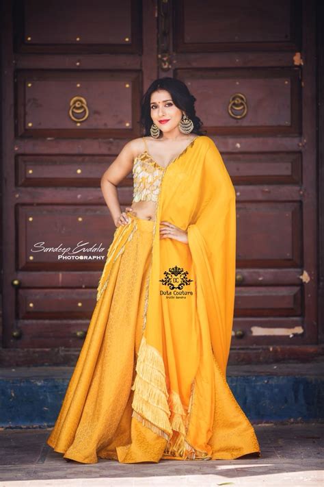 Anchor Rashmi Gautam Latest Hot Saree Photoshoot Manalokam Page 3