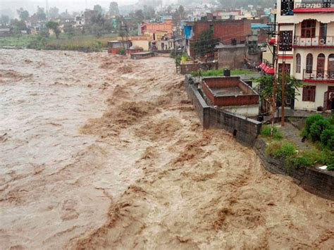 Flashback 2014: An year of floods, storms, earthquakes, avalanche and landslide - Oneindia News