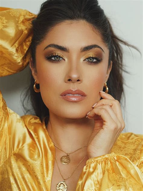 6 Perfect Makeup For Yellow Dress Look Best At Every Event