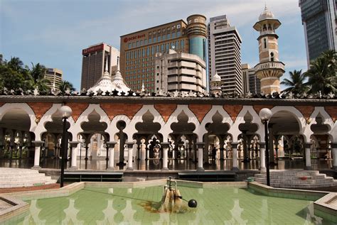 3.15163, 101.69638) is an indian muslim mosque in downtown kuala lumpur. Jamek Mosque - Mosque in Kuala Lumpur - Thousand Wonders