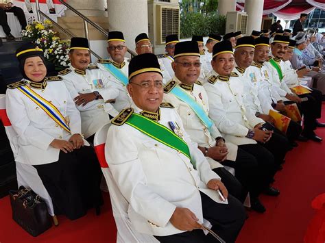 Pusat khidmat rakyat dun bukit antarabangsa no.2, lorong perak, pusat bandar taman melawati, hulu kelang 53100 kuala lumpur. Istiadat Pembukaan Rasmi Penggal Kedua Dewan Negeri Perak