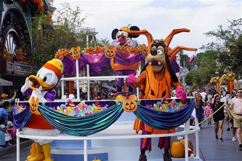 Photos Video 2022 Halloween Cavalcade Debuts At Disneyland Featuring