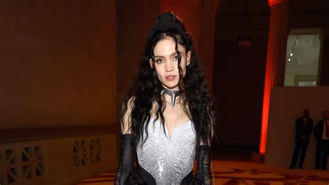 Grimes Posts New Pregnancy Photo After Instagram Removes One With
