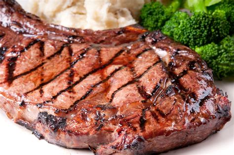 I'm going to show how i cook / smoke the holy grail of the steak world, the prime rib roast. Grill: Prime Rib Steak für den Männerabend - Kochen