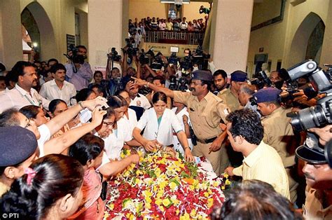 India Mourns Aruna Shanbaug Nurse Who Spent 42 Years In A Coma After