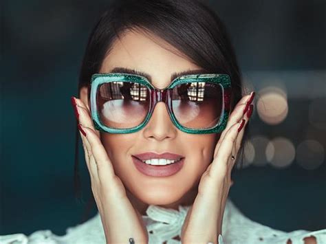 stylish women s glasses trends 2023