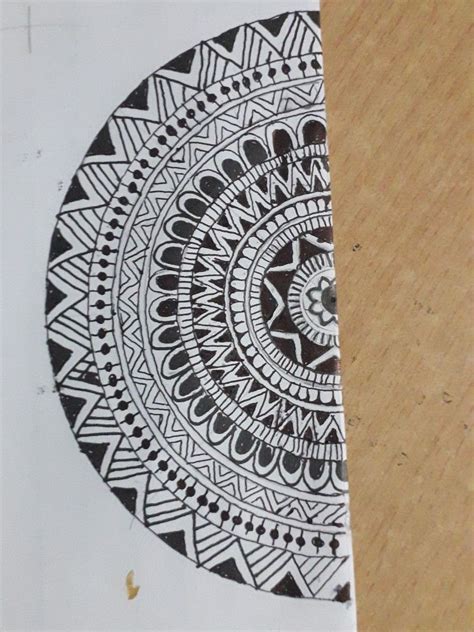 For example, the schoolboy who was bored while listening to the to become a master of doodle art, you have to be diligent and focus on this art. Simple mandala art in 2020 | Mandala art lesson, Mandala ...