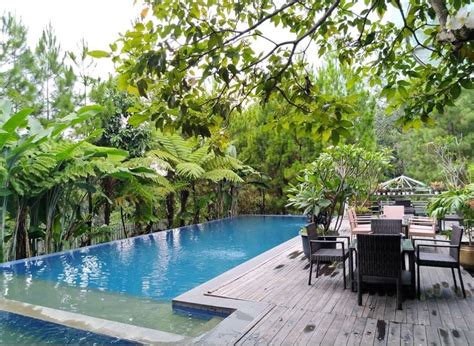 Berenang Dengan Pemandangan Indah Di Infinity Pool Bandung