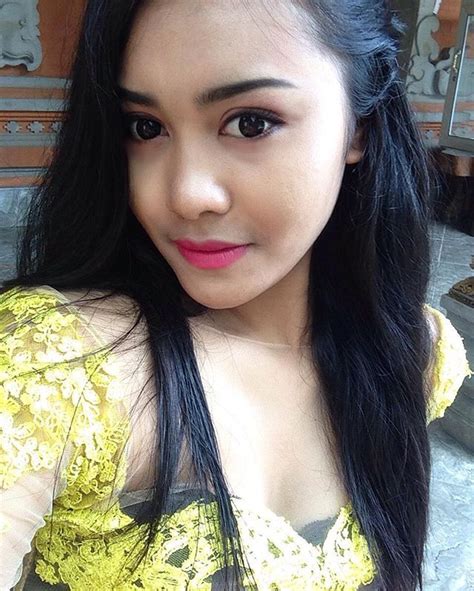 Ayu Sintya Dewi On Instagram “😇😇” Wanita Cantik Kecantikan Wanita