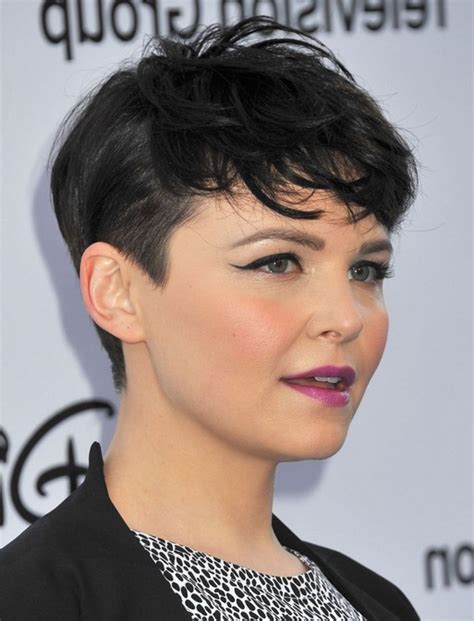 Diagonal lines draped over a round face shape create a longer appearance to the face. 14 Most Beautiful Short Curly Hairstyles and Haircuts For Women | Round face curly hair, Very ...