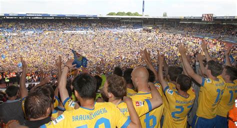 Last and next matches, top scores, best players, under/over stats, handicap etc. Historie - Eintracht-Stadion