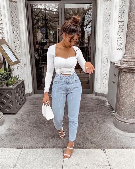 mom jeans paired with a white top and barely there heels source sarahjoholder top venusvirgo
