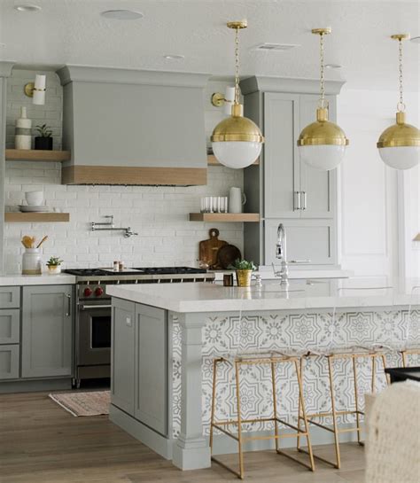 Whether cool, warm, light, or bold, grays of all tones and intensities provide a fresh backdrop for decor and coordinate beautifully with tile, countertops, furnishings, and art. Pin by Rowe Spurling Paint Company on k i t c h e n | Interior design kitchen, Kitchen style ...