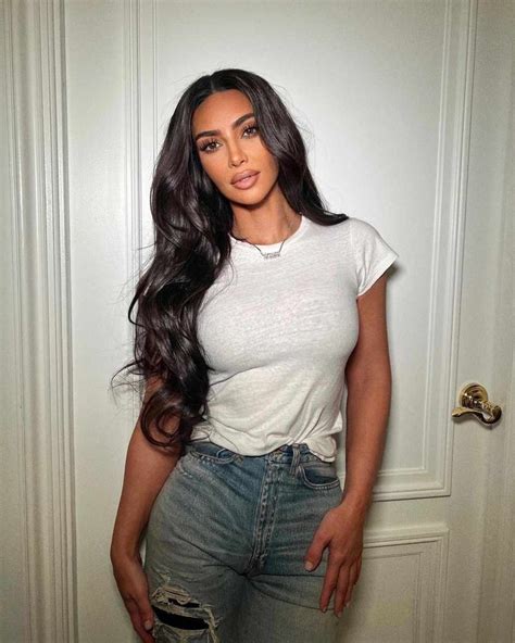 Kim Kardashian Wore The No Fail Outfit Formula That S Probably Already In Your Closet Em