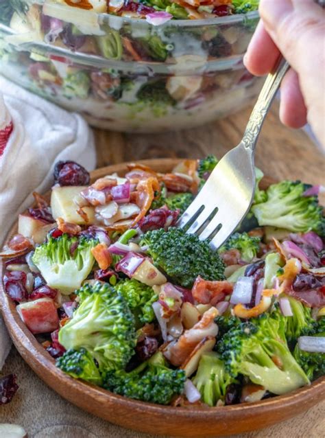 Broccoli salad is pure retro, cold salad comfort food, just waiting for you to bring it to your next summer party! Bacon and Apple Broccoli Salad | Wishes and Dishes