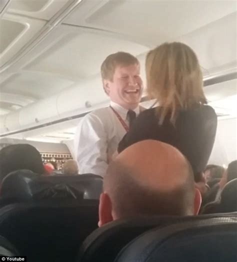 Alaska Airlines Pilot Eric Greener Proposes To Flight Attendant Girlfriend At 34 000ft Daily