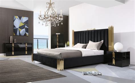 A great way to use this color palette is by adding black and gold accessories in a neutral bedroom. Modrest Token Modern Black & Gold Bedroom Set