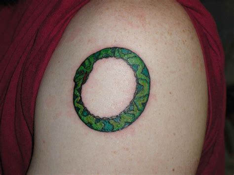 Weitere bedeutungen sind unter ouroboros (begriffsklärung) aufgeführt. 30 erstaunliche Ouroboros Tattoo Designs mit Bedeutungen ...
