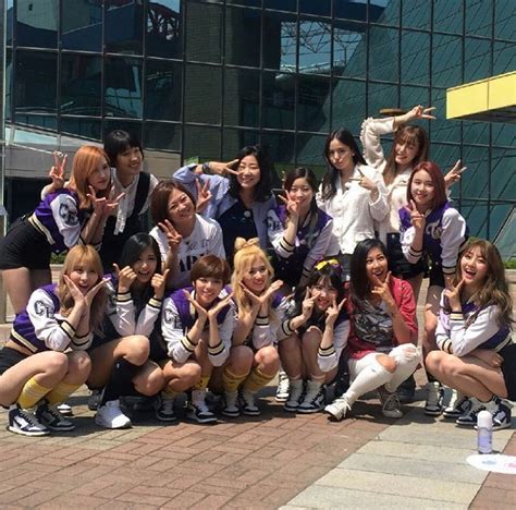Check Out Snsd Tiffany S Group Picture With Twice Wonderful Generation