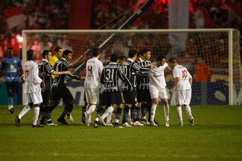 Escalação, fotos, vídeos e lances da partida. Inter e Corinthians se cruzam no Beira-Rio; relembre dois ...