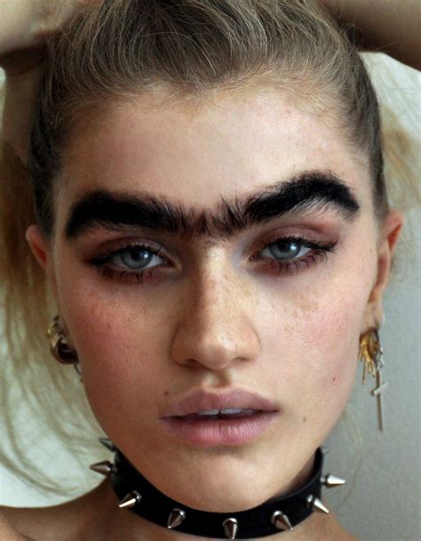 This Model Is Embracing Her Unibrow Eyebrow Trends