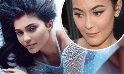 Kylie Jenner Enlarges Her Pout Using Make Up After Removing Fillers