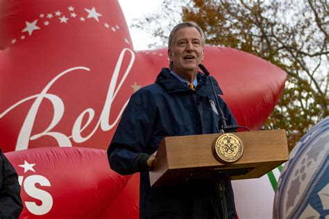 Bill de Blasio Avoids Saying Whether NYC Companies Should Fire