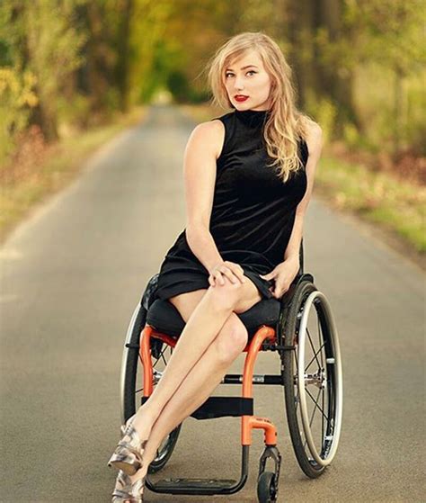 Handicap M Dchen Im Rollstuhl Mit Haariger Muschi Telegraph