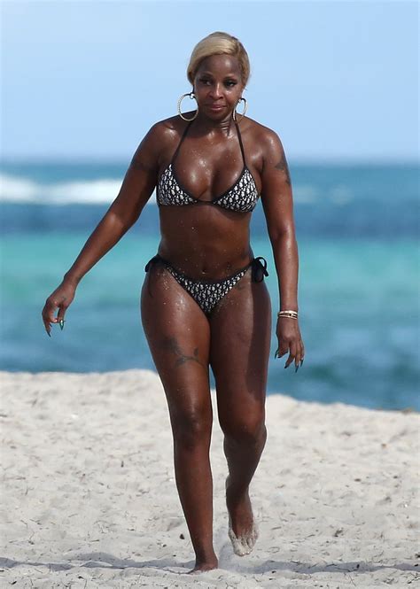 Mary J Blige Bikini Photos Singers Best Swimsuit Pictures