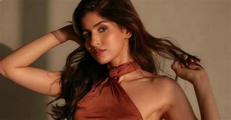actress sakshi malik look gorgeous in bodycon outfit see their glam pics sandesh