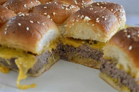 Easy Baked Cheeseburger Sliders This Delicious House Recipe In 2020
