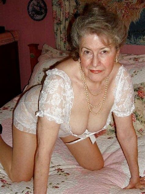 These Crazy Granny Put Her Wrinkled Boobs Original Picture