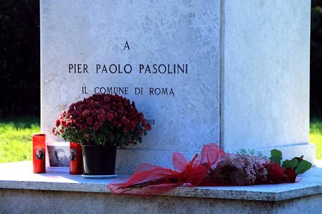 La multa, comminata il 20 dicembre, recita laconicamente che renato moda dovrà pagare circa tremila euro per aver svolto attività di. Danni alla stele di Pasolini all'Idroscalo di Ostia ...