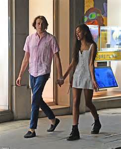 malia obama snuggles up to rory farquharson in london tube station daily mail online
