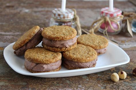 Il gelato al cioccolato fondente fatto in casa è un gusto di gelato semplice e gustoso. Biscotto gelato al cioccolato con digestive fatto in casa ...