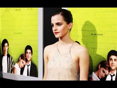 Emma Watsons Near Nip Slip At Movie Premiere Hollywood Hindustan Times