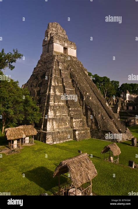 Pyramide de tikal fotografías e imágenes de alta resolución Alamy