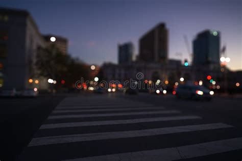 Calles De San Francisco Con El Fondo Borroso En La Noche Imagen De