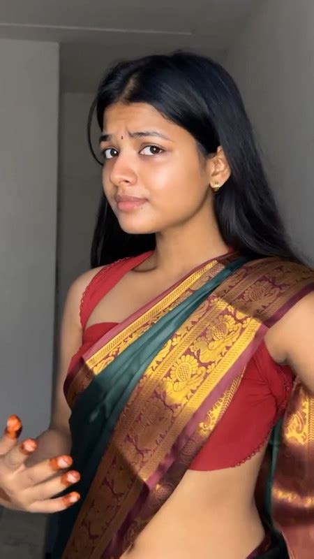 Hot Sexy Beautiful Tamil Girl Low Hip Saree And Navel Show