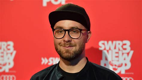 Having been raised under the mantra follow your dreams and being told they were special, they tend to be confident and tolerant of difference. Mark Forster ohne Kappe: So sieht er wirklich ohne Mütze ...