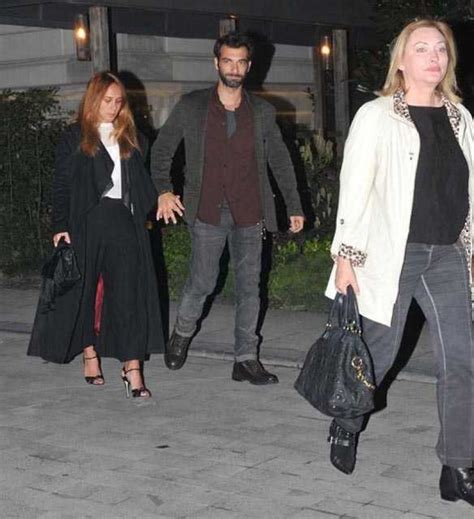 Daha küçük yaşlarından itibaren birçok film ve dizide rol almayı başararak. Burçin Terzioğlu kayınvalidesi ile tanıştı - Bursa.com