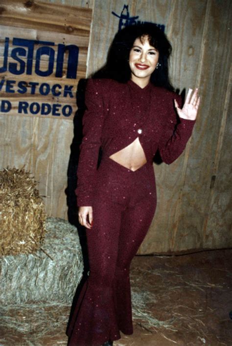 Selena Quintanilla Vs Jennifer Lopez Outfits