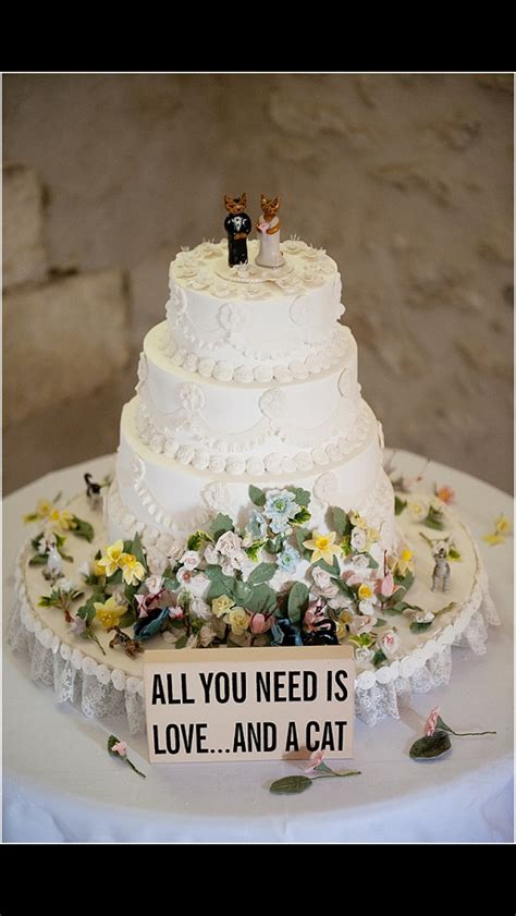 Sri lanka cakes and food delivery services at ambasewana sri lanka. Pin by Malissa Kunda on Cat wedding cake | Wedding cake ...