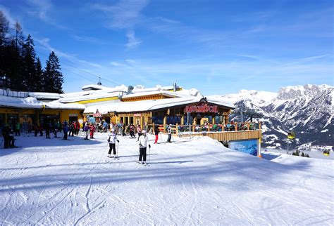 Bei optimaler schneelage fahren sie bis vor die haustür ab, denn der skiweg wird zu 100% mit kompaktschnee beschneit. Ski-Opening - Top Package Dec. 2019 | Hauser Kaibling