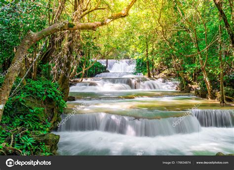 Huay Mae Kamin Waterfall At Kanchanaburi In Thailand — Stock Photo