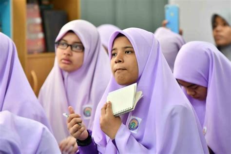 Perkembangan ini dapat dilihat dari beragamnya pilihan ruang kelas bagi orang tua yang sanggup membayar. Sekolah Swasta sokong Malaysia Negara Islam - ISMA Subang Jaya