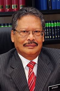 2003 yılında apandi, onaylanmadan önce kuantan yüksek mahkemesinde adli komiser olarak göreve. AIAC