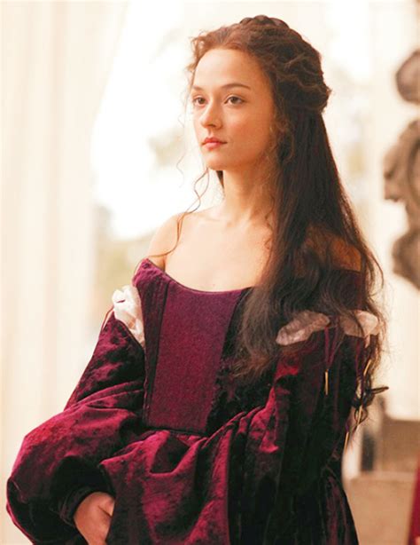 Marta Gastini As Giulia Farnese In The Borgias Renaissance Dresses The Borgias Fantasy Fashion